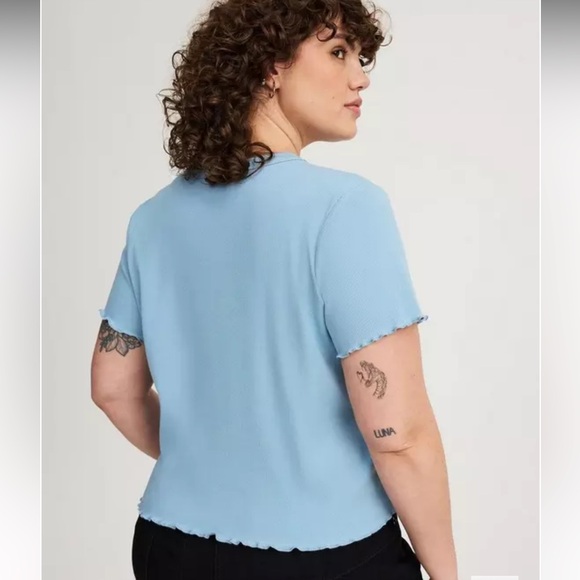 Torrid Cotton Crewneck Bandana Lettuce Edge Crop Tee NWT - Picture 2 of 8